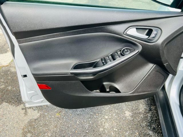 2016 Ford Focus - Image 21