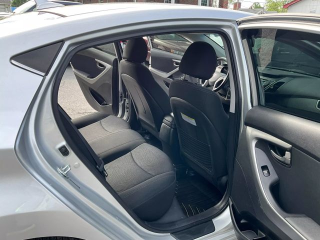 2015 Hyundai Elantra - Image 14