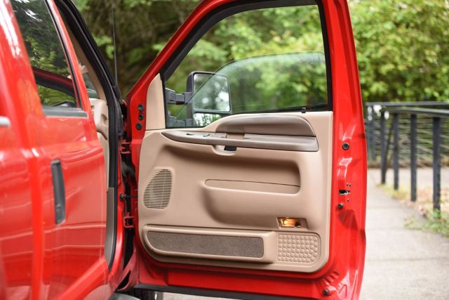 1999 Ford F350 Super Duty Crew Cab - Image 13