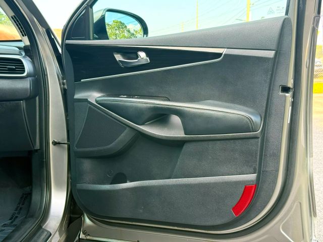 2019 Kia Sorento - Image 27