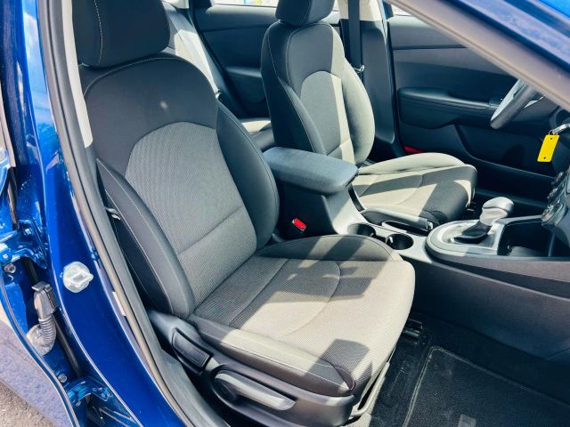 2022 Kia Forte - Image 28