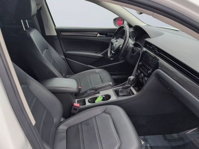 2020 Volkswagen Passat - Image 15