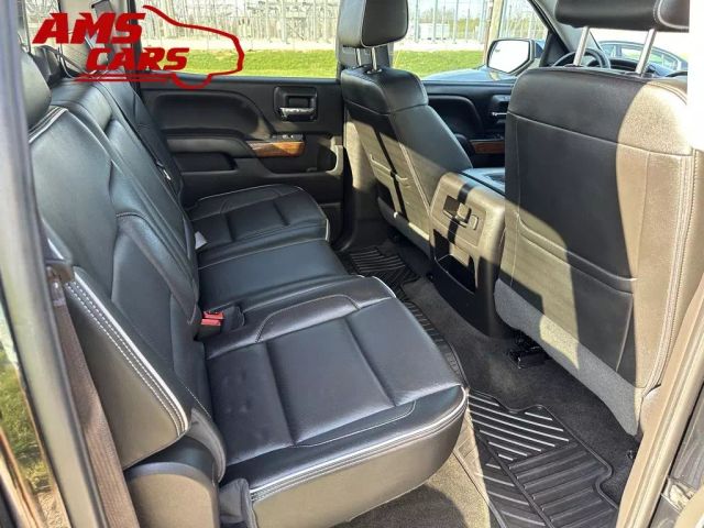 2017 Chevrolet Silverado 1500 Crew Cab - Image 16