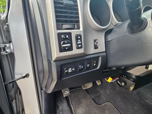 2013 Toyota Tundra Double Cab - Image 17