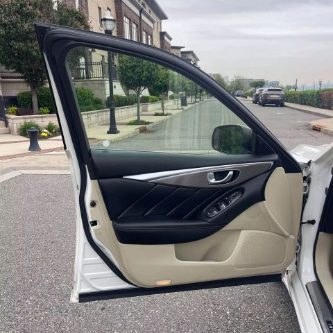 2015 Infiniti Q50 3.7 Premium Sedan 4d - Image 40