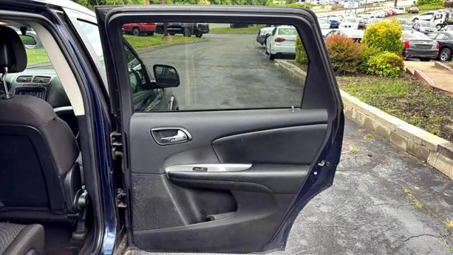 2017 Dodge Journey - Image 16