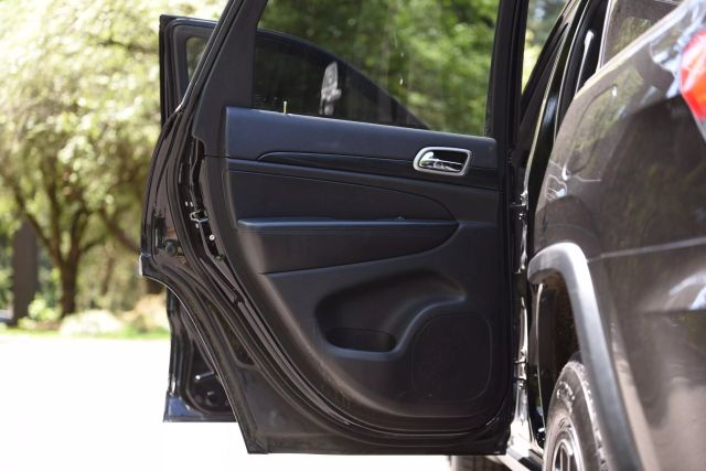 2019 Jeep Grand Cherokee - Image 18