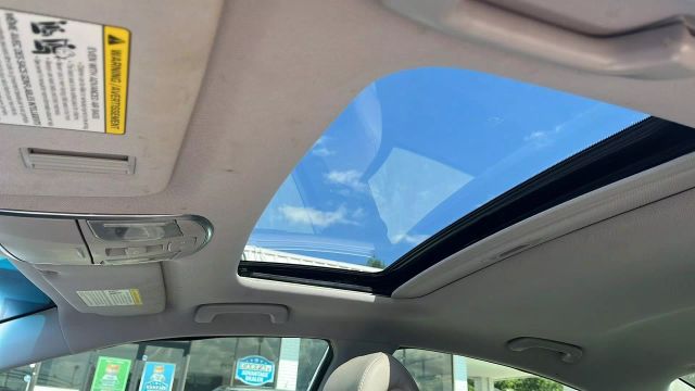 2017 Hyundai Sonata - Image 2