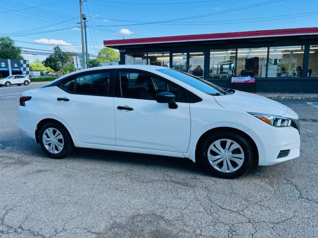 2020 Nissan Versa - Image 2