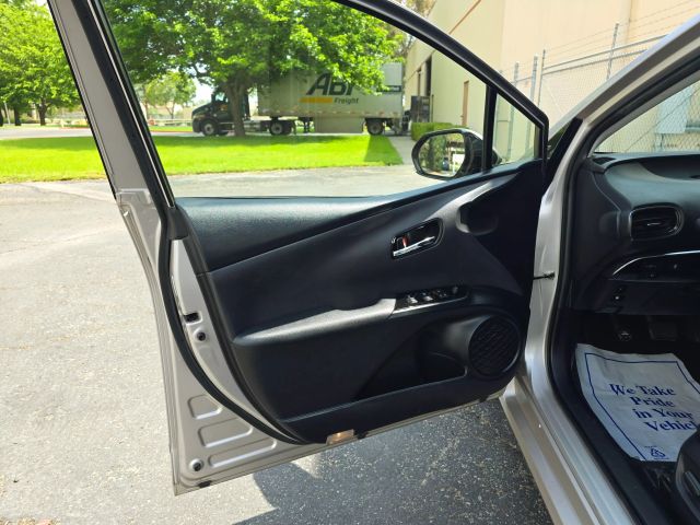 2018 Toyota Prius Prime - Image 11