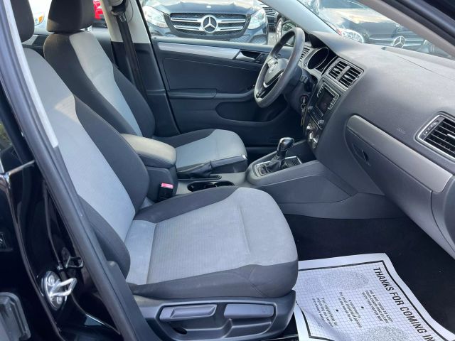 2017 Volkswagen Jetta - Image 23