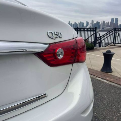 2015 Infiniti Q50 3.7 Premium Sedan 4d - Image 14