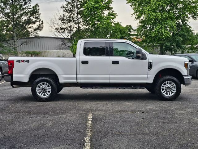 2019 Ford F250 Super Duty Crew Cab - Image 4