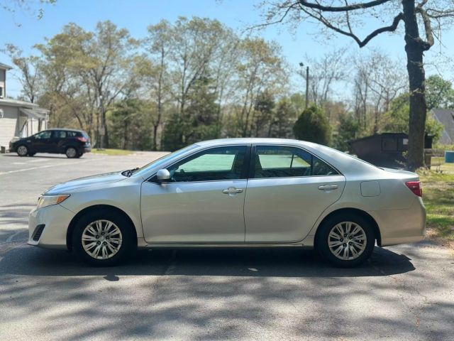 2013 Toyota Camry Le Sedan 4d - Image 5