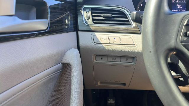 2017 Hyundai Sonata - Image 25