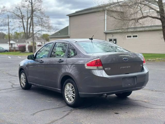 2011 Ford Focus Se Sedan 4d - Image 9