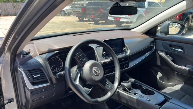 2023 Nissan Rogue - Image 16
