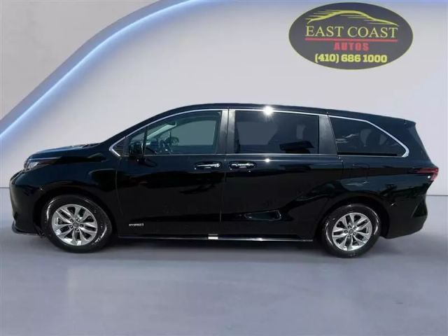 2021 Toyota Sienna - Image 2