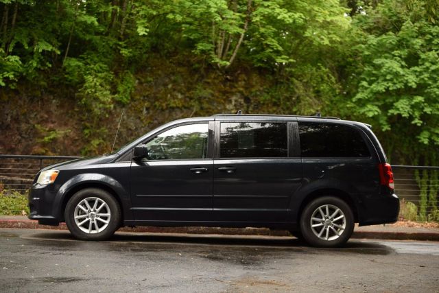 2014 Dodge Grand Caravan Passenger - Image 2
