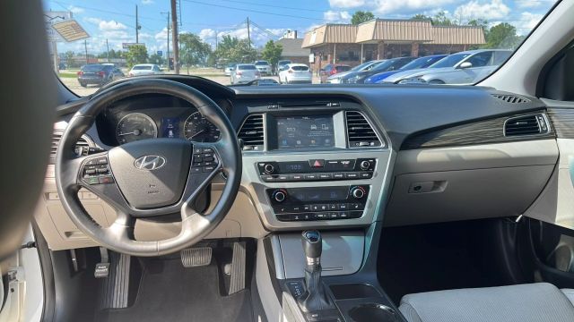 2017 Hyundai Sonata - Image 27