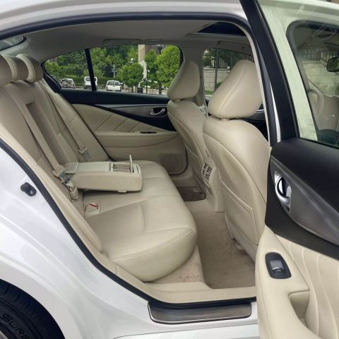 2015 Infiniti Q50 3.7 Premium Sedan 4d - Image 21
