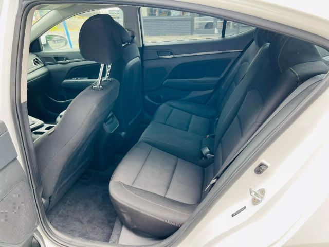2018 Hyundai Elantra - Image 19