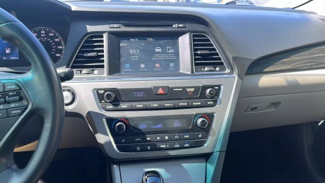 2017 Hyundai Sonata - Image 20