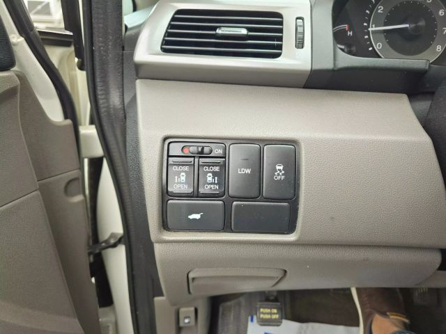 2016 Honda Odyssey - Image 46