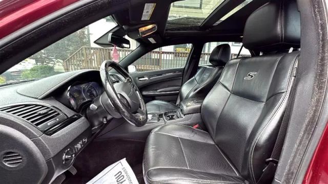 2018 Chrysler 300 - Image 11