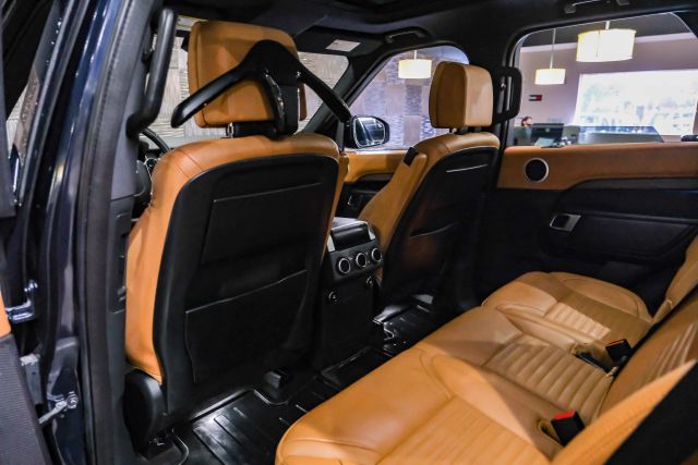 2019 Land Rover Discovery Hse Luxury Sport Utility 4d - Image 34