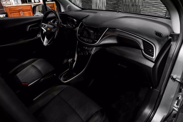 2019 Chevrolet Trax Lt Sport Utility 4d - Image 10