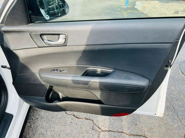 2020 Kia Optima - Image 26