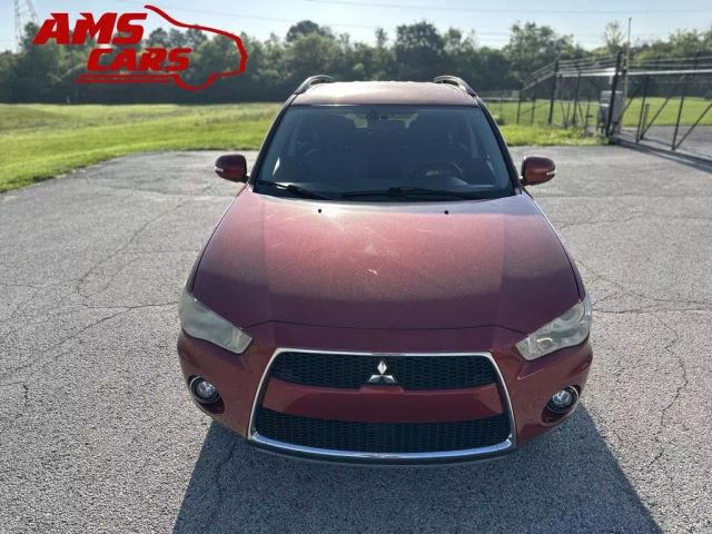 2010 Mitsubishi Outlander - Image 2