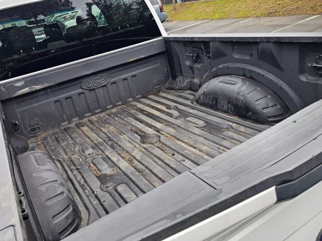 2019 Ford F250 Super Duty Crew Cab - Image 11