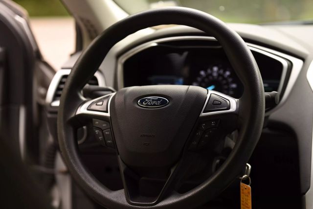 2015 Ford Fusion - Image 18