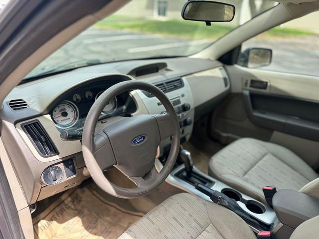 2011 Ford Focus Se Sedan 4d - Image 11
