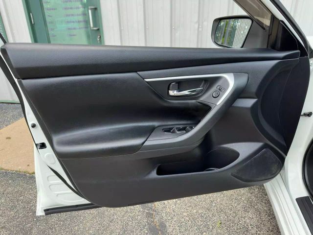 2016 Nissan Altima - Image 14