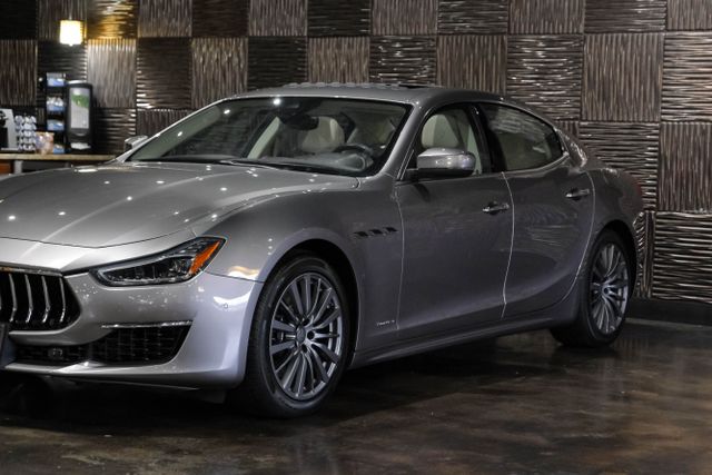 2018 Maserati Ghibli S Granlusso Sedan 4d - Image 9