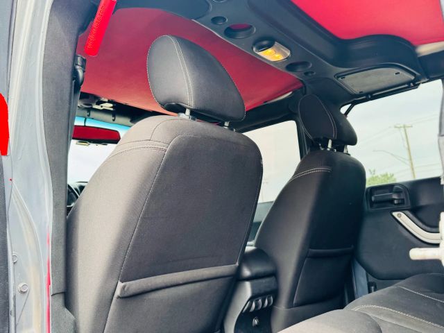 2015 Jeep Wrangler - Image 17