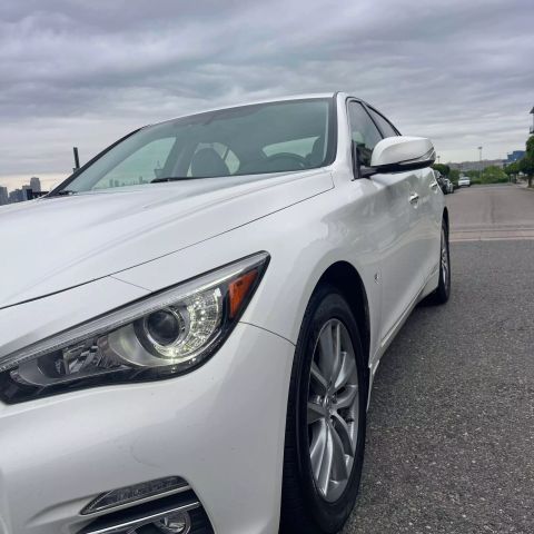 2015 Infiniti Q50 3.7 Premium Sedan 4d - Image 9