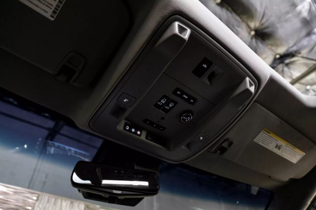 2018 Cadillac Escalade Luxury Sport Utility 4d - Image 21