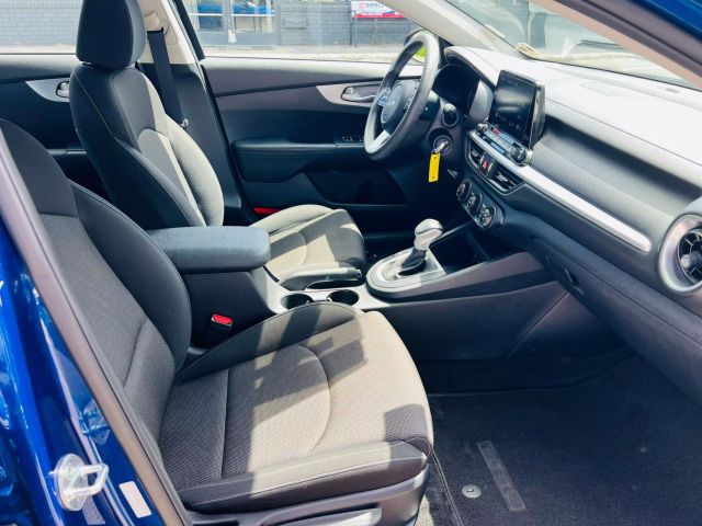 2022 Kia Forte - Image 25