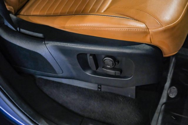 2019 Land Rover Discovery Hse Luxury Sport Utility 4d - Image 30