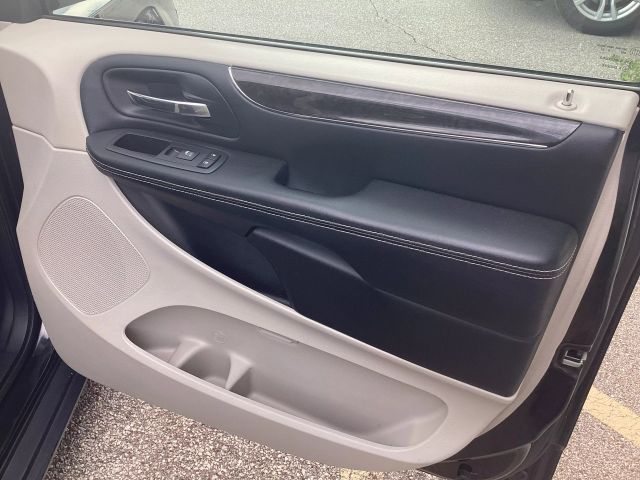 2016 CHRYSLER TOWN & COUNTRY VAN BLACK AUTOMATIC - Interstate Auto Sales