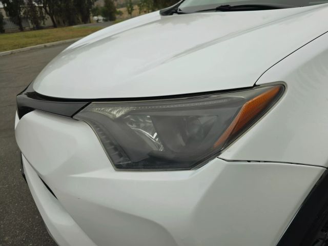 2018 Toyota Rav4 - Image 11