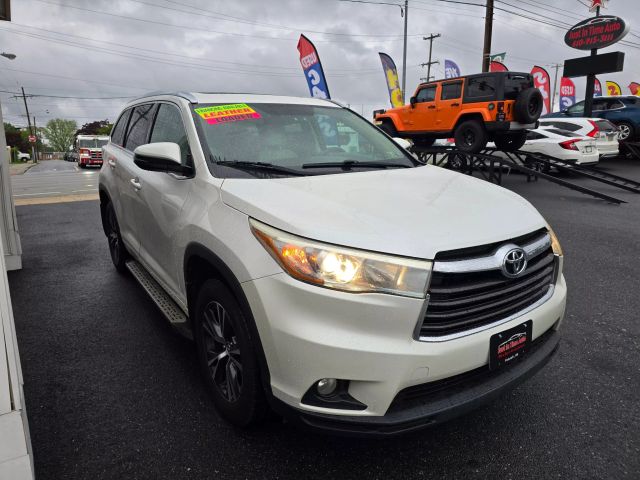 2016 Toyota Highlander Xle Sport Utility 4d - Image 3