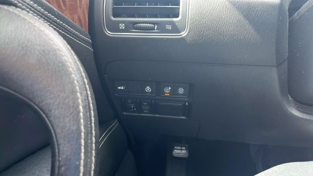 2019 Nissan Armada - Image 25