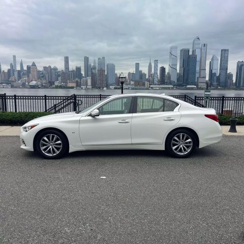 2015 Infiniti Q50 3.7 Premium Sedan 4d - Image 4