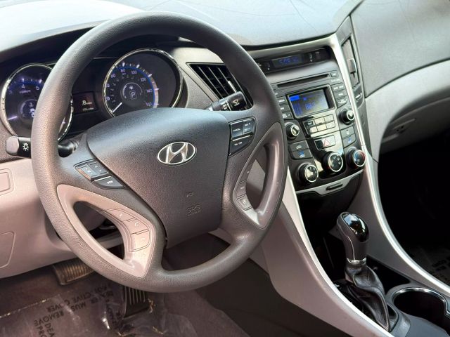 2014 Hyundai Sonata - Image 14