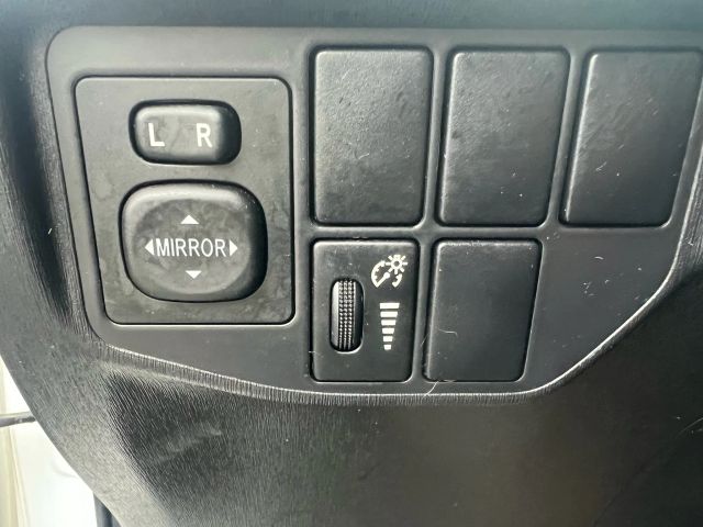 2013 Toyota Prius - Image 16